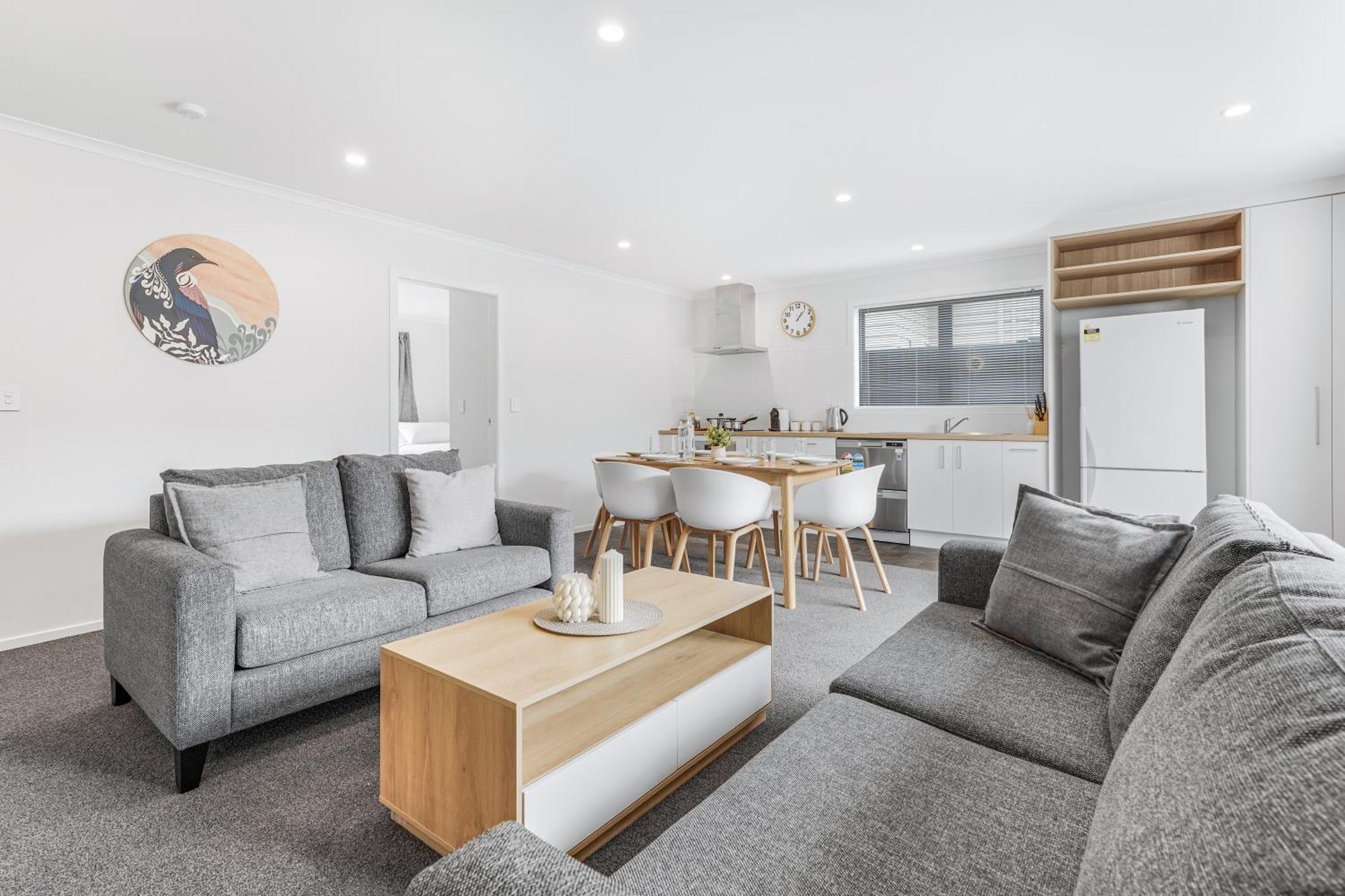 Modern Retreat With King Bed - By Kosh Bnb Hamilton Exterior photo