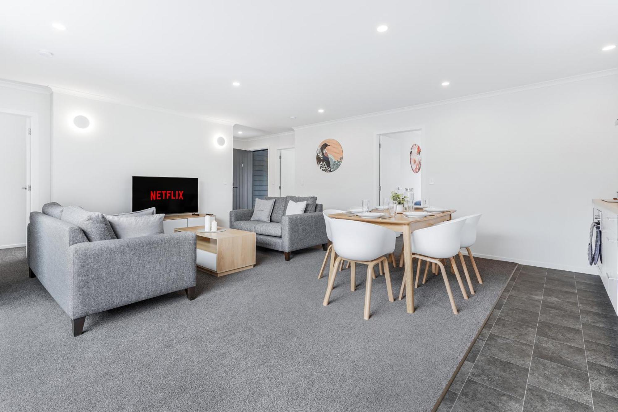 Modern Retreat With King Bed - By Kosh Bnb Hamilton Exterior photo
