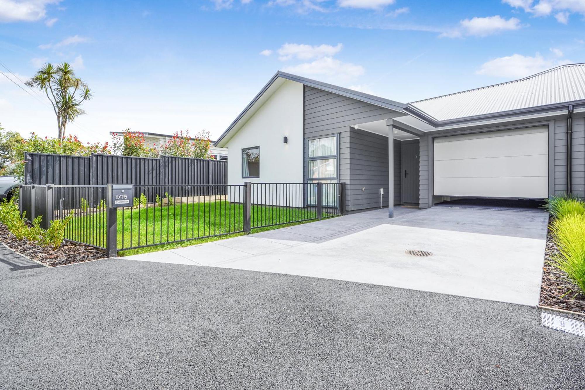 Modern Retreat With King Bed - By Kosh Bnb Hamilton Exterior photo